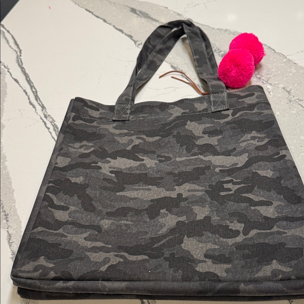 Koala Kanvas Chic Camouflage Tote with Vibrant Pink Stripes and Poms Never Used - Picture 7 of 7